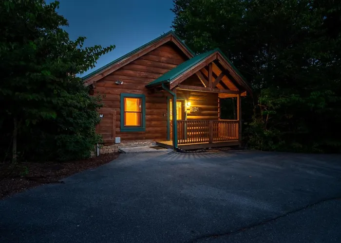 Cozy Log Cabin!! In Heart Of Pf & Close To The Smokies