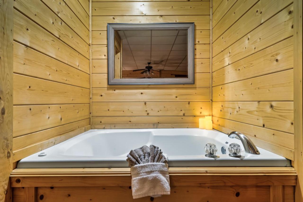 Cozy Log Cabin!! In Heart Of Pf & Close To The Smokies *