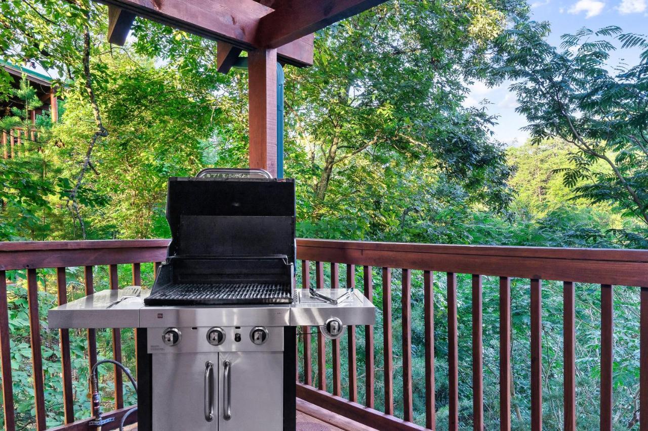 Holiday home Cozy Log Cabin!! In Heart Of Pf & Close To The Smokies Pigeon Forge