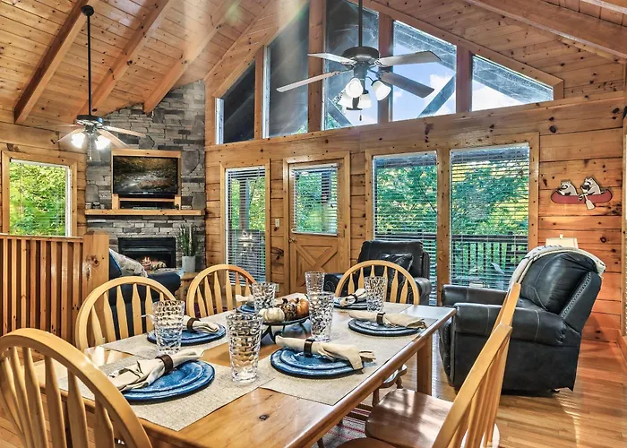 Cozy Log Cabin!! In Heart Of Pf & Close To The Smokies
