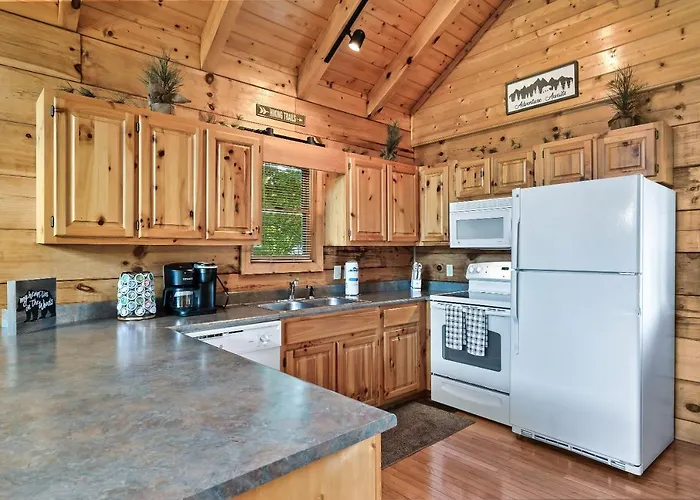 Cozy Log Cabin!! In Heart Of Pf & Close To The Smokies