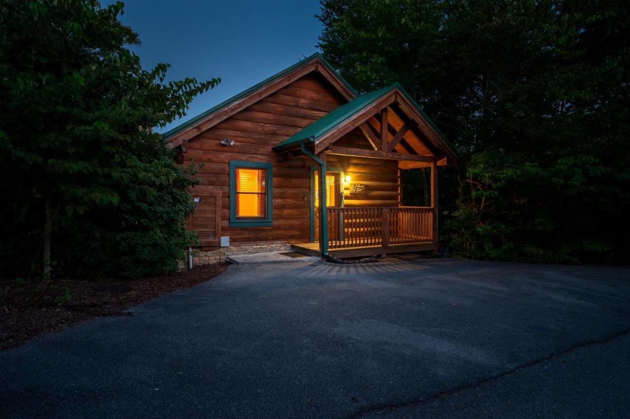 Cozy Log Cabin!! In Heart Of Pf & Close To The Smokies
