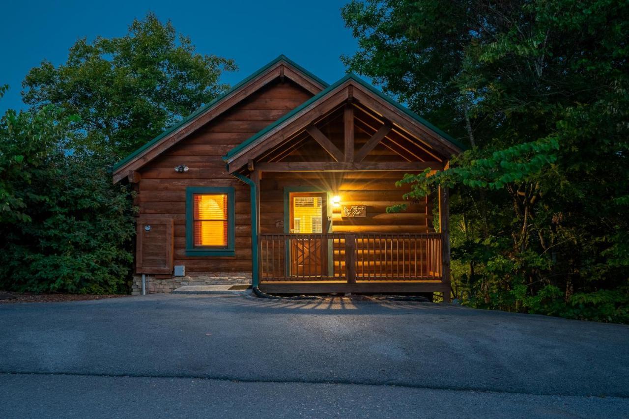 Cozy Log Cabin!! In Heart Of Pf & Close To The Smokies Ferienhaus